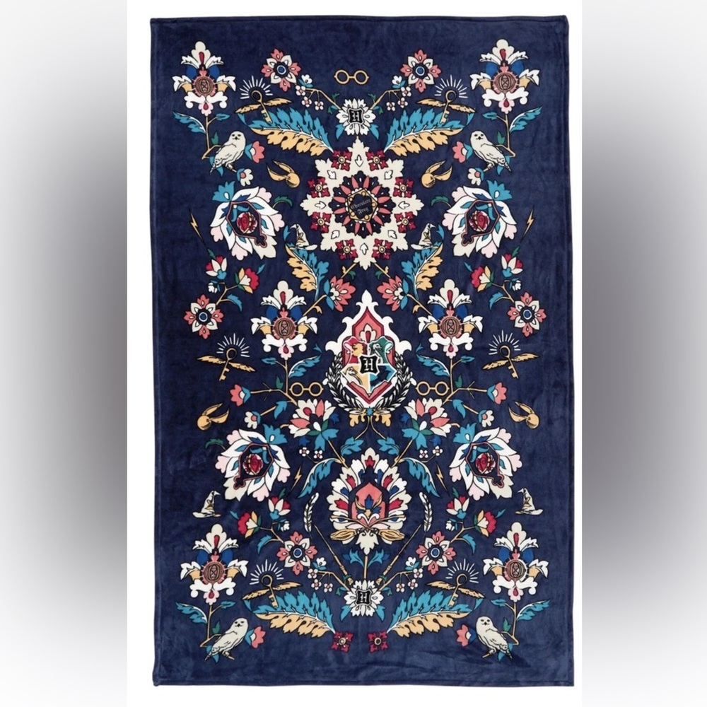 Vera Bradley + Harry Potter™ Home to Hogwarts Plush Throw Blanket